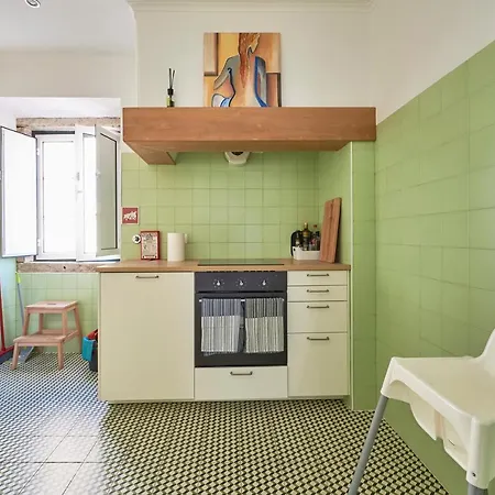 Elegant Riverview In Historical Lizbona