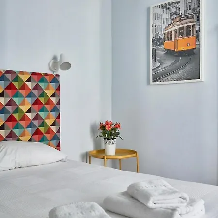 Elegant Riverview In Historical Apartament