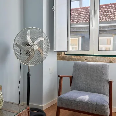 Elegant Riverview In Historical Apartament