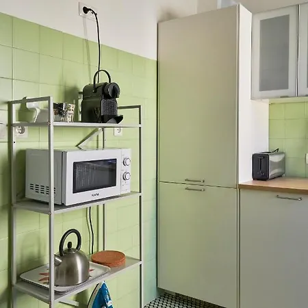 Elegant Riverview In Historical Apartament