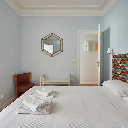 Elegant Riverview In Historical *