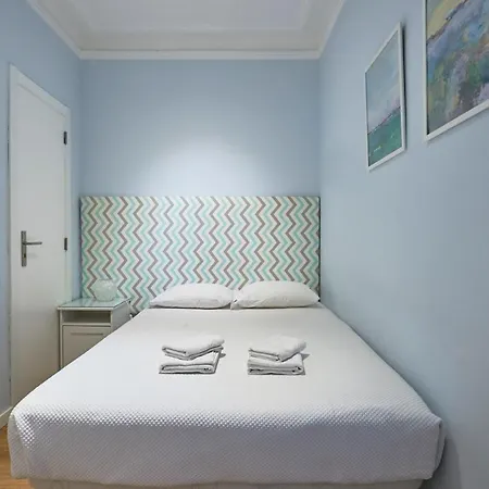 Elegant Riverview In Historical Lizbona