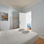 Elegant Riverview In Historical Apartamento