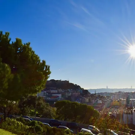 Elegant Riverview In Historical *