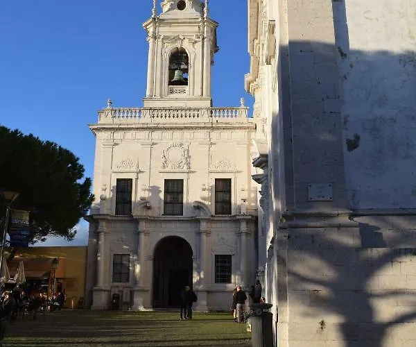 Elegant Riverview In Historical *