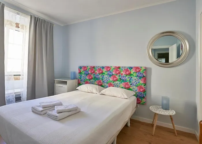 Elegant Riverview In Historical Lissabon