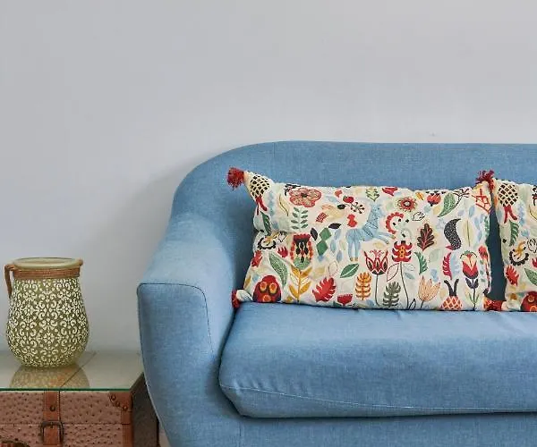 Elegant Riverview In Historical *