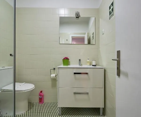 Elegant Riverview In Historical *