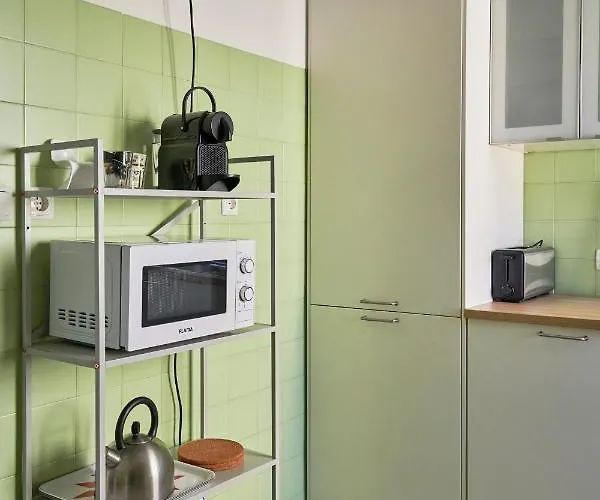 Elegant Riverview In Historical Appartement