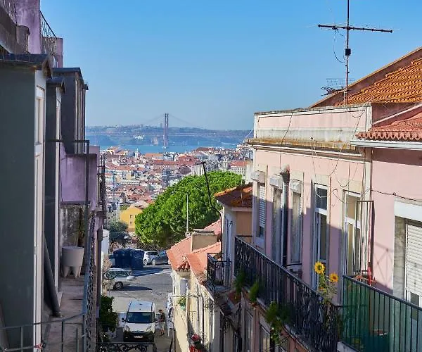 Appartement Elegant Riverview In Historical Lissabon