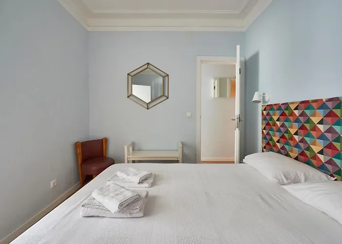 Elegant Riverview In Historical *